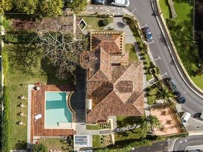 A intervenção, procurou devolver o carácter original, dignificando alguns espaços menos nobres e potenciando a sua utilização para alojamento turístico. O usufruto do espaço exterior é proporcionado pela criação de piscina e revisão de percursos pedonais, mantendo os elementos de referência originais.(Foto: Rui Soares)